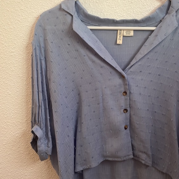 SKY & SPARROW blue button down short sleeve top - Picture 2 of 3